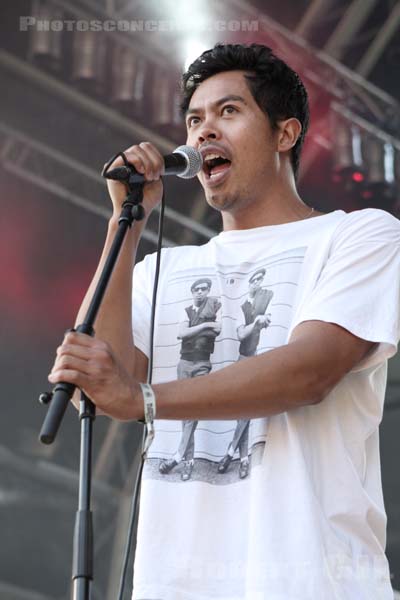 THE TEMPER TRAP - 2009-07-30 - PAREDES DE COURA (Portugal) - Praia do Tabuao - 